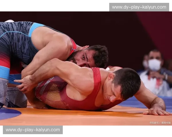 力量与智慧的较量:摔跤的刚猛与太极的柔韧,谁是终极格斗的王者?